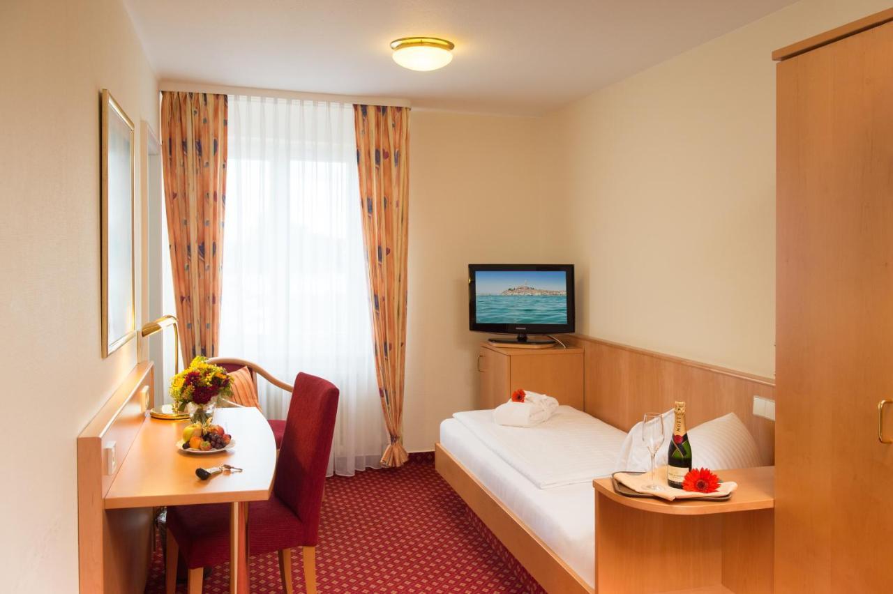Strandhotel Loechnerhaus ريشِناو المظهر الخارجي الصورة